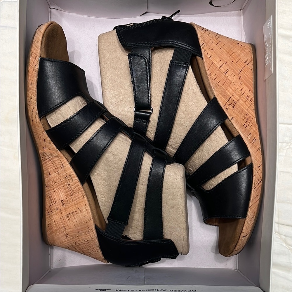 Rockport Black and Tan Wedge Sandals with Chunky Straps